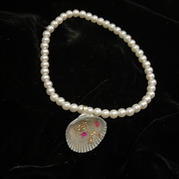 Stretchy Faux Pearls & Real Seashell One if a Kind Handmade Necklace - Picture 6 of 17